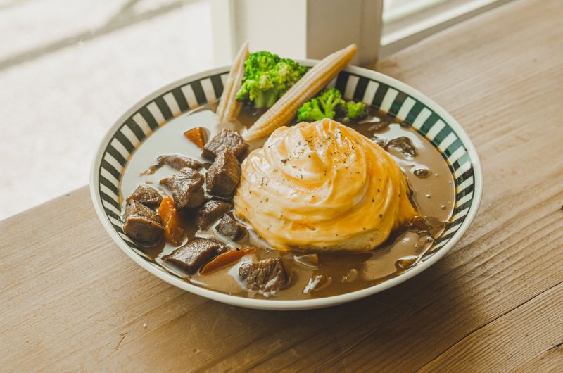 Slow-braised beef short rib with mashed potatoes